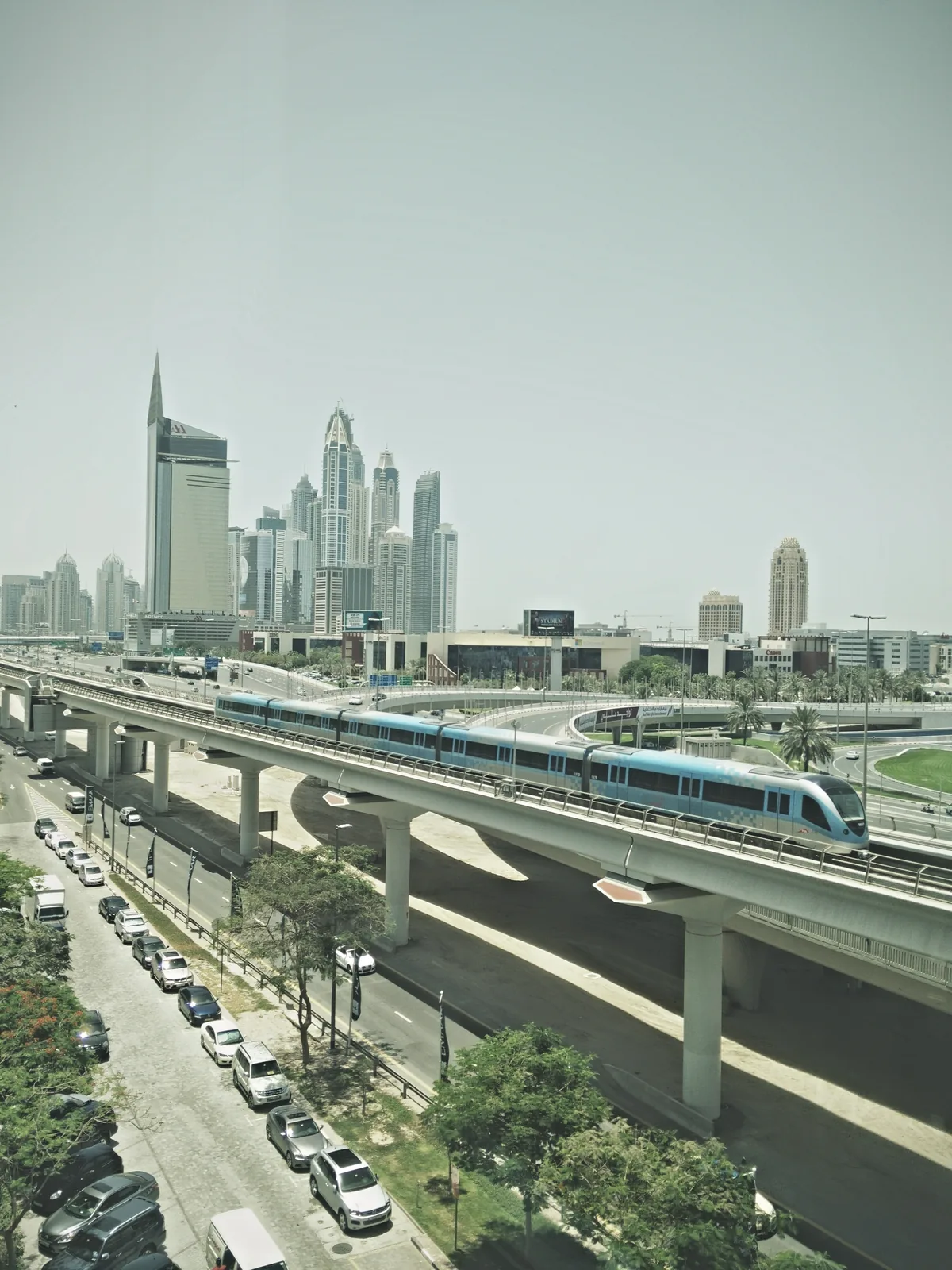 Sheikh Zayed Road and Dubai Metro near Shangri-La Dubai
